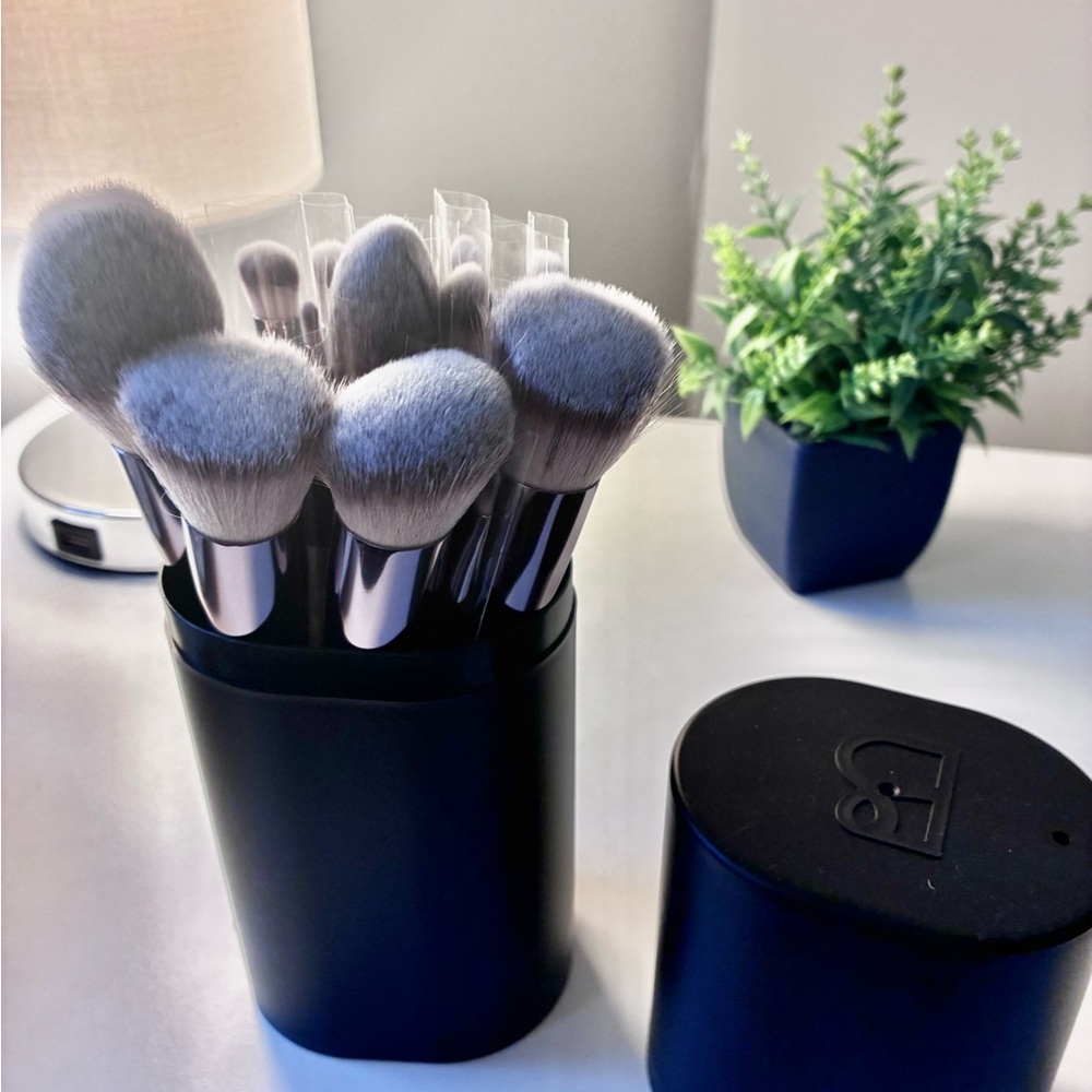 Black Makeup Brush Set with Holder